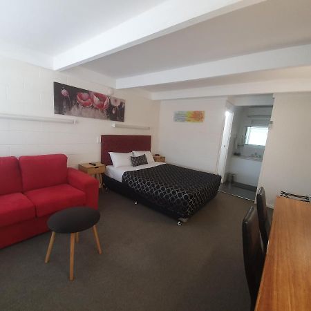 ווסט וויאלונג Charles Sturt Motor Inn מראה חיצוני תמונה