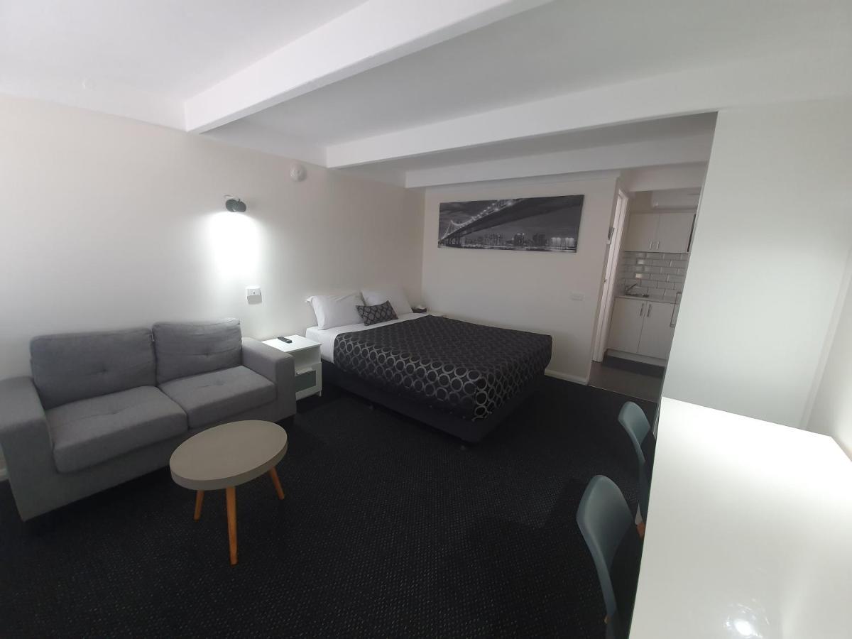 ווסט וויאלונג Charles Sturt Motor Inn מראה חיצוני תמונה