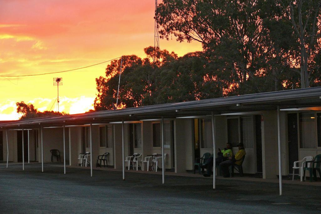 ווסט וויאלונג Charles Sturt Motor Inn מראה חיצוני תמונה