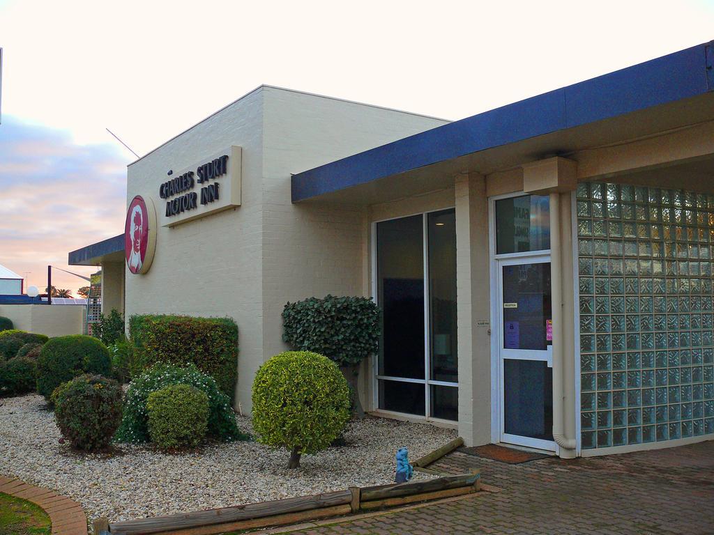 ווסט וויאלונג Charles Sturt Motor Inn מראה חיצוני תמונה