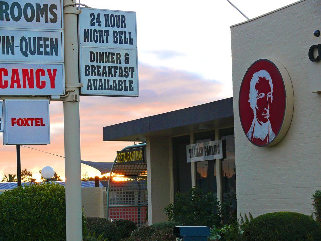 ווסט וויאלונג Charles Sturt Motor Inn מראה חיצוני תמונה