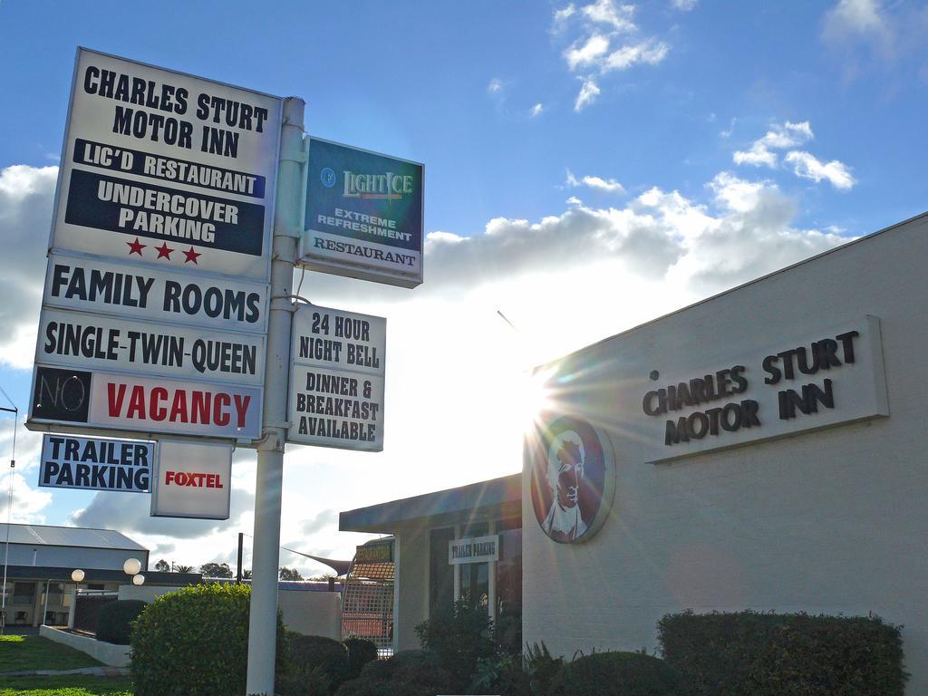 ווסט וויאלונג Charles Sturt Motor Inn מראה חיצוני תמונה